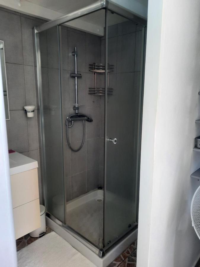 Studio Avec Piscine Privee, Idealement Situe Saint-Claude Luaran gambar
